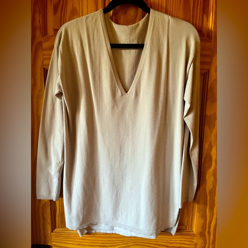 🌻 BABATON Ladies V Neck Sweater